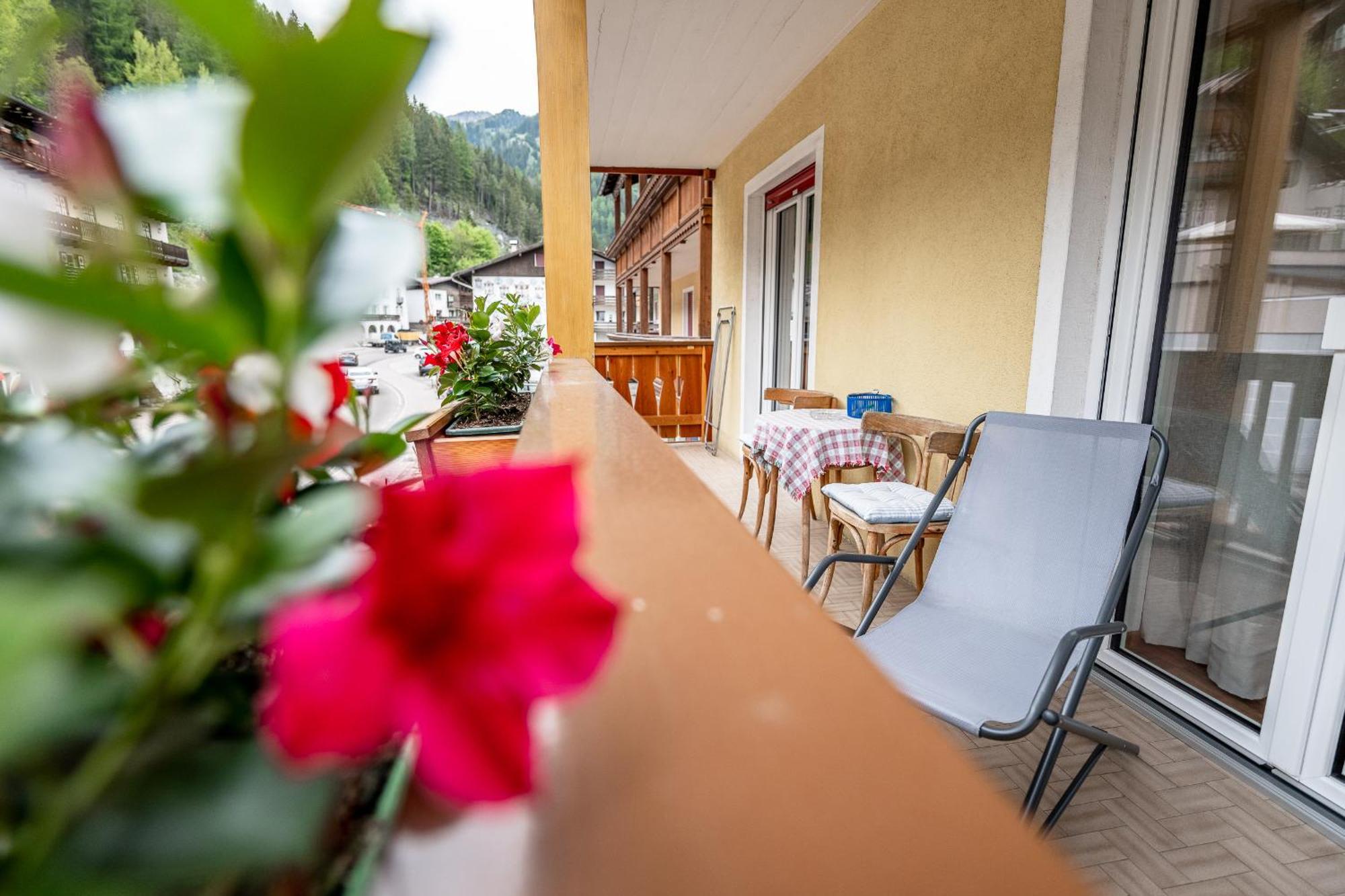Appartamenti Cesa Maria Mountain Hospitality Canazei Eksteriør bilde